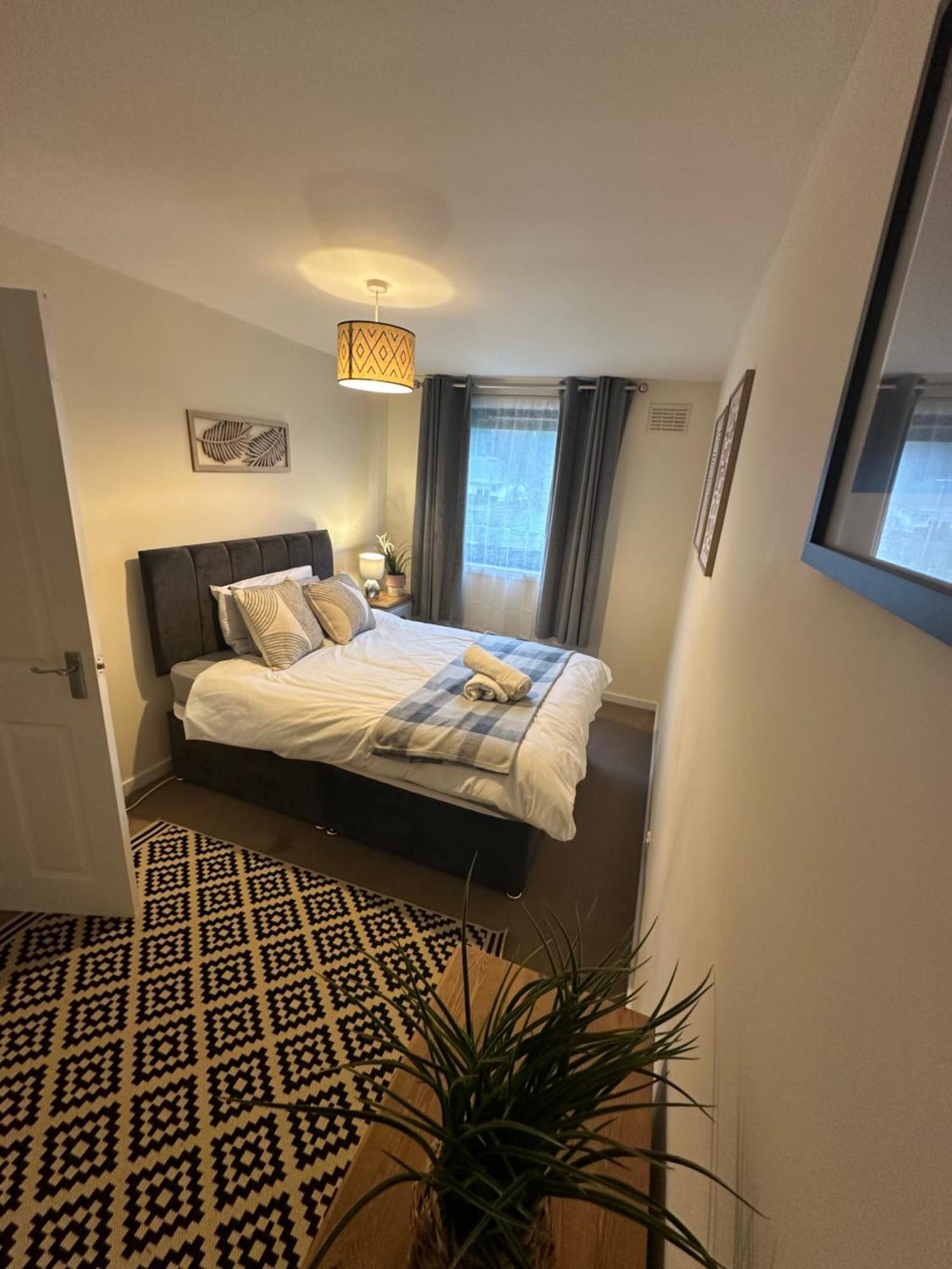 Spacious 3 Bedroom Flat Close To City Center Dalneigh Εξωτερικό φωτογραφία